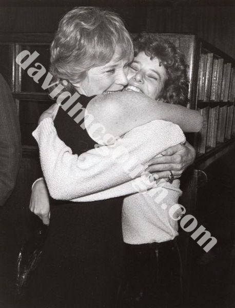 Shirley Maclaine and Debra Winger 1983, Ny.jpg